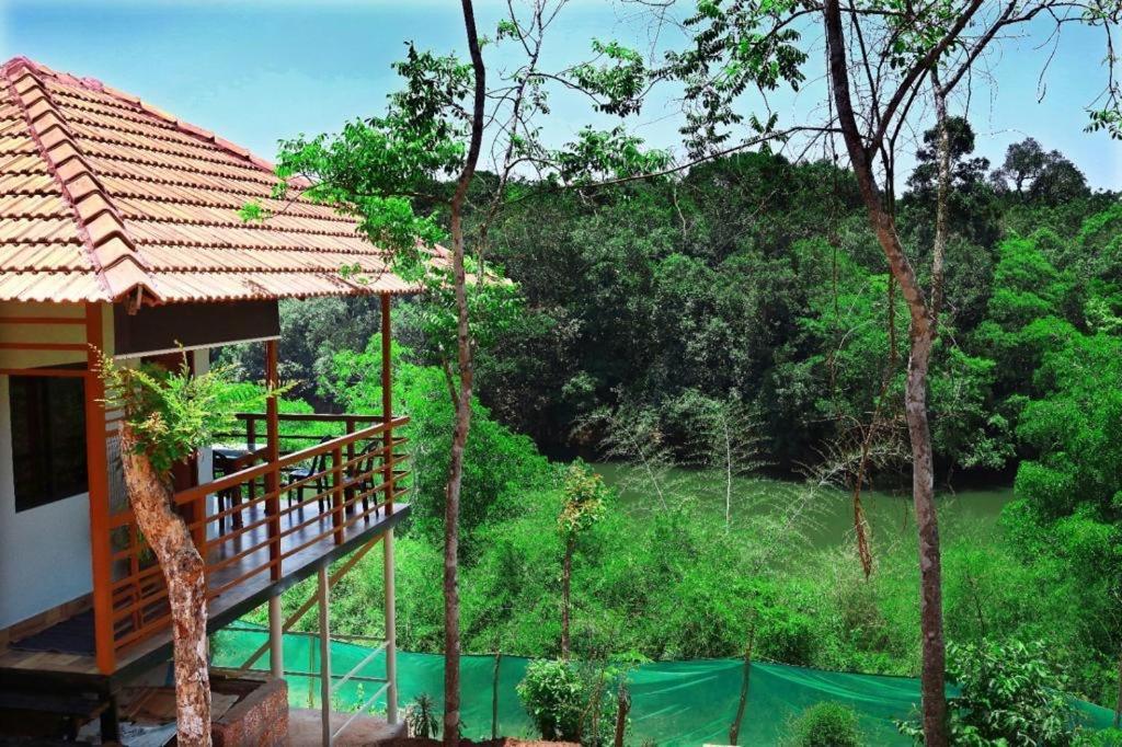 Villa Happydays Hut à Mananthavady Extérieur photo