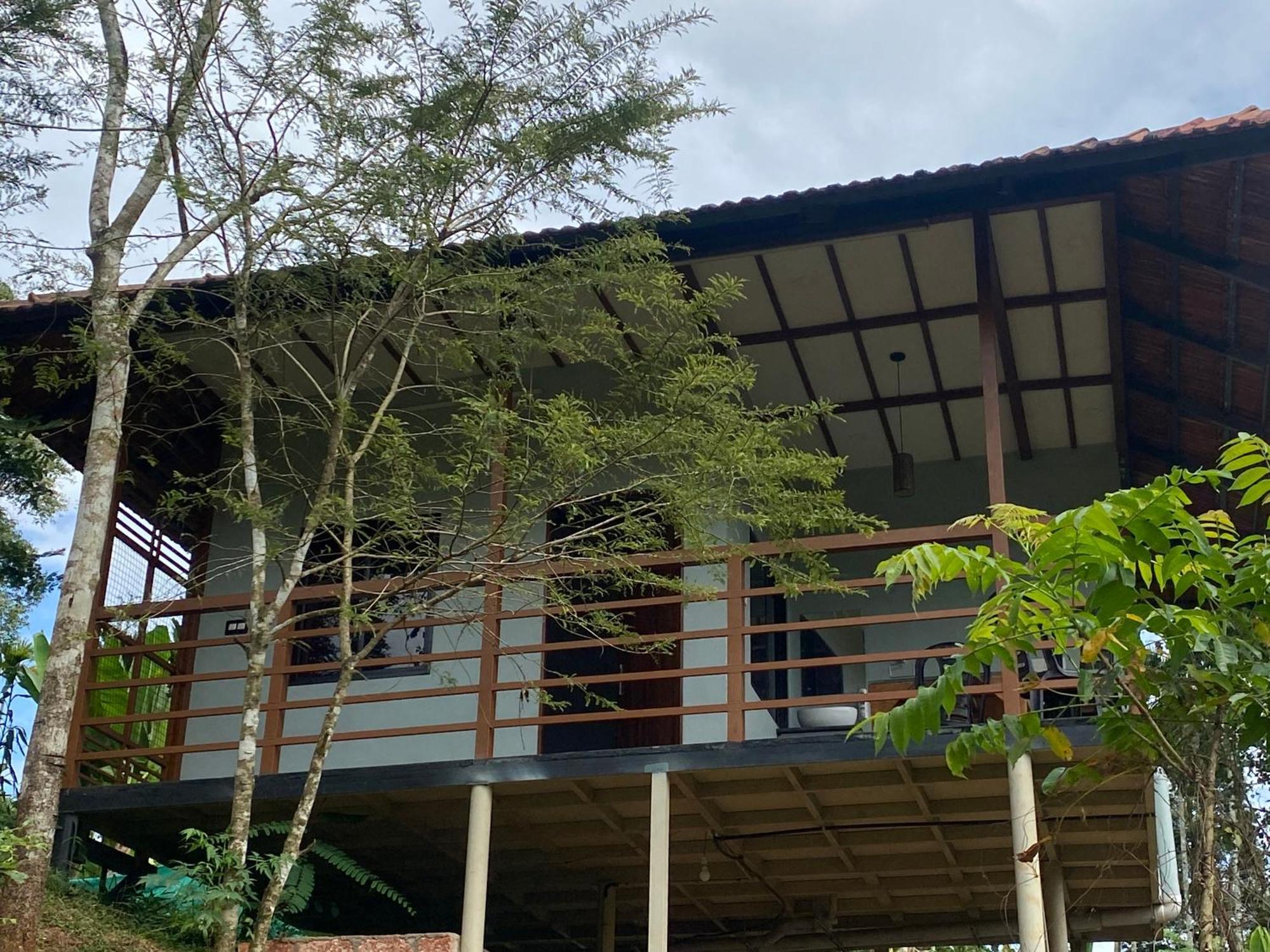 Villa Happydays Hut à Mananthavady Extérieur photo