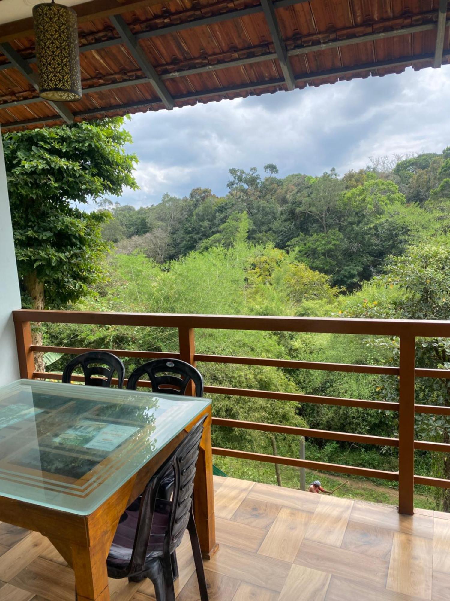 Villa Happydays Hut à Mananthavady Extérieur photo